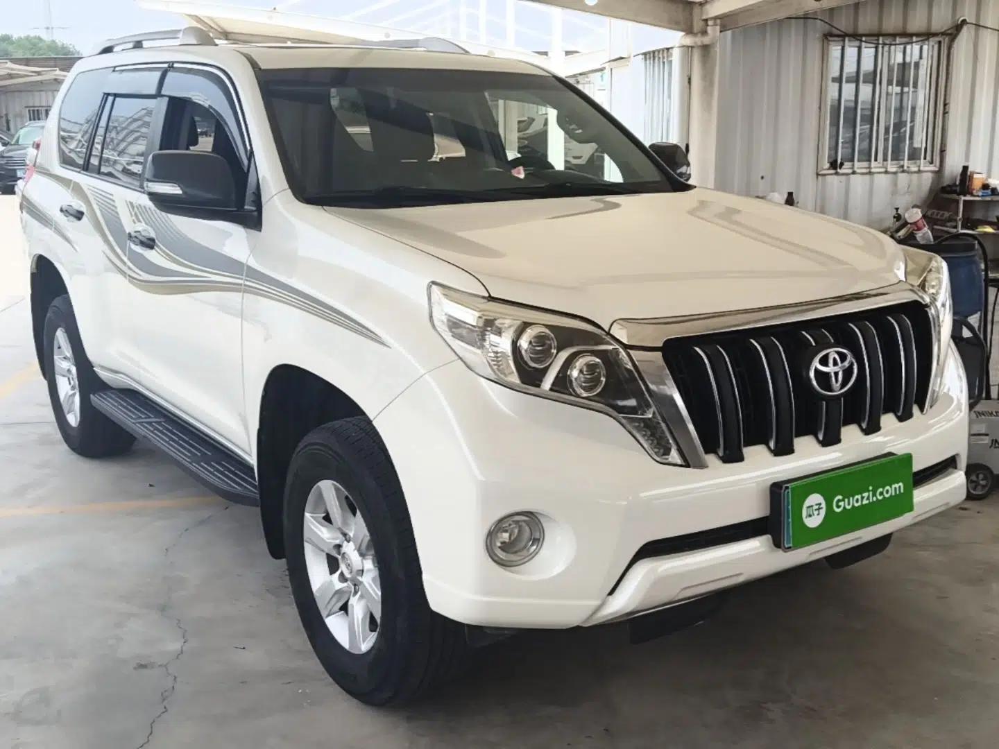 Toyota Prado 2016 2.7L Automatic Standard Edition — миниатюра 3