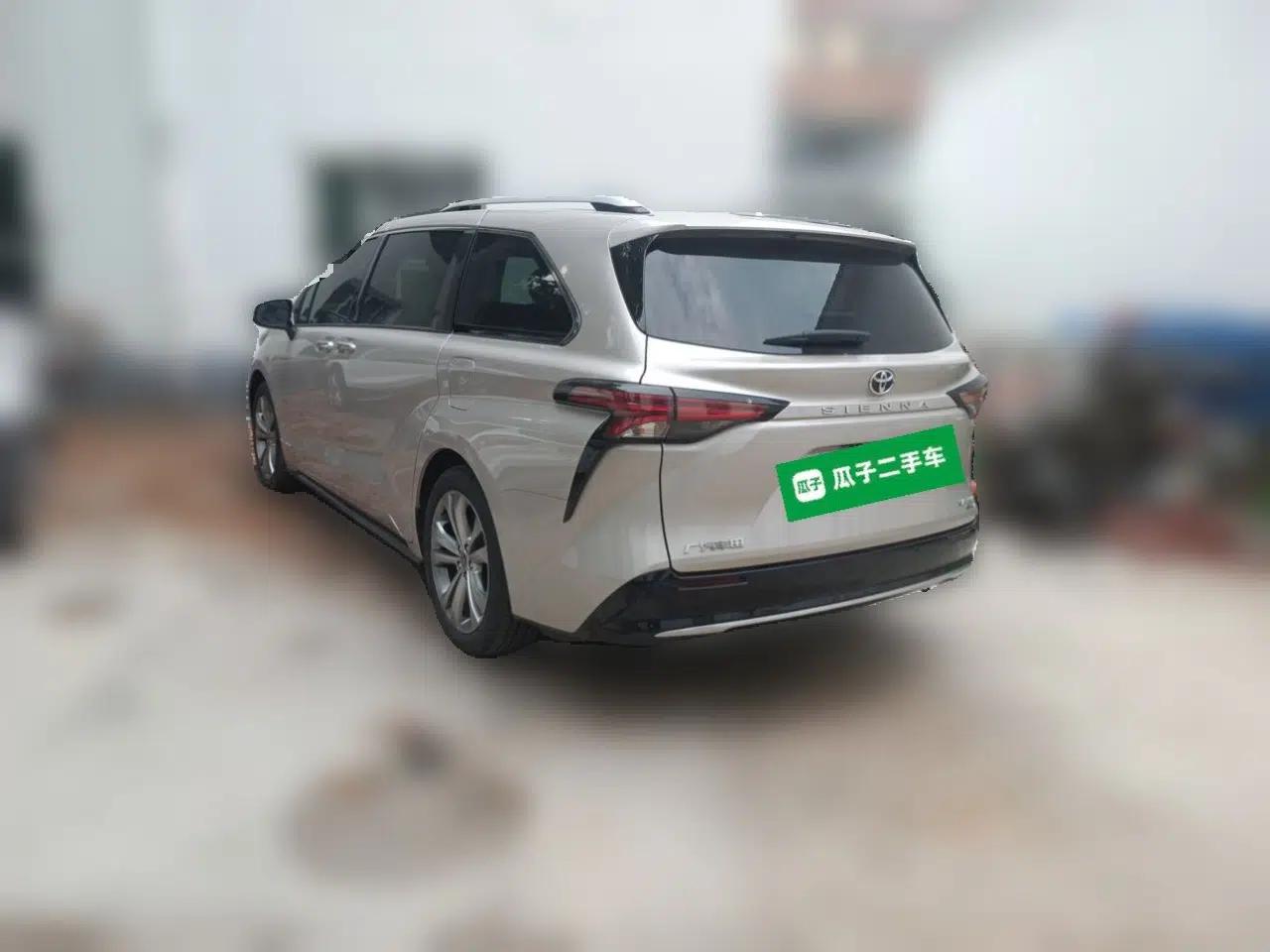 Toyota SIENNA 2024 2.5L Hybrid Platinum Edition — миниатюра 4