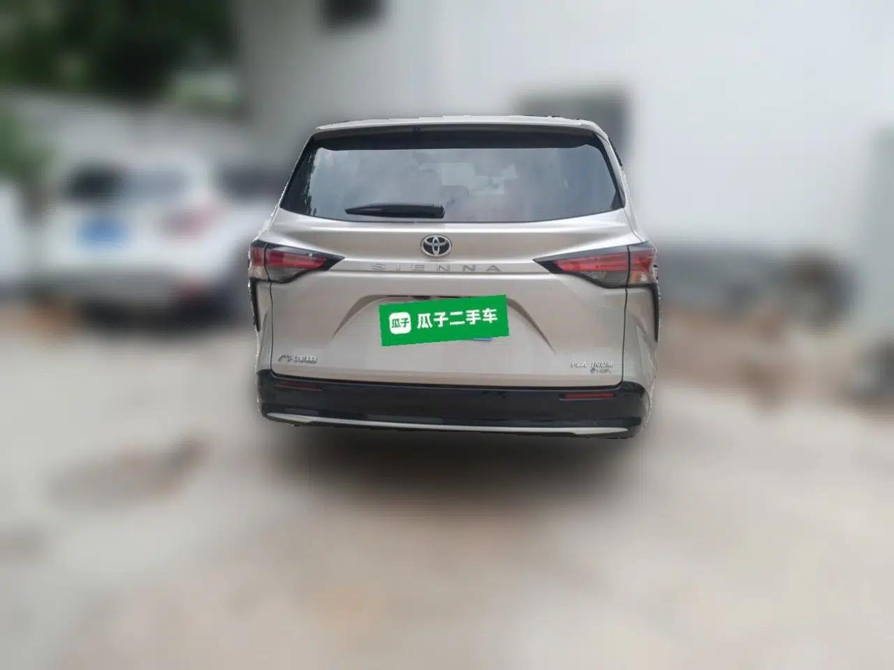 Toyota SIENNA 2024 2.5L Hybrid Platinum Edition — миниатюра 5