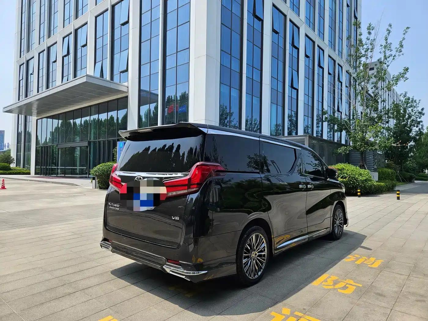 2022 Alphard 3.5L Premium Edition — миниатюра 3
