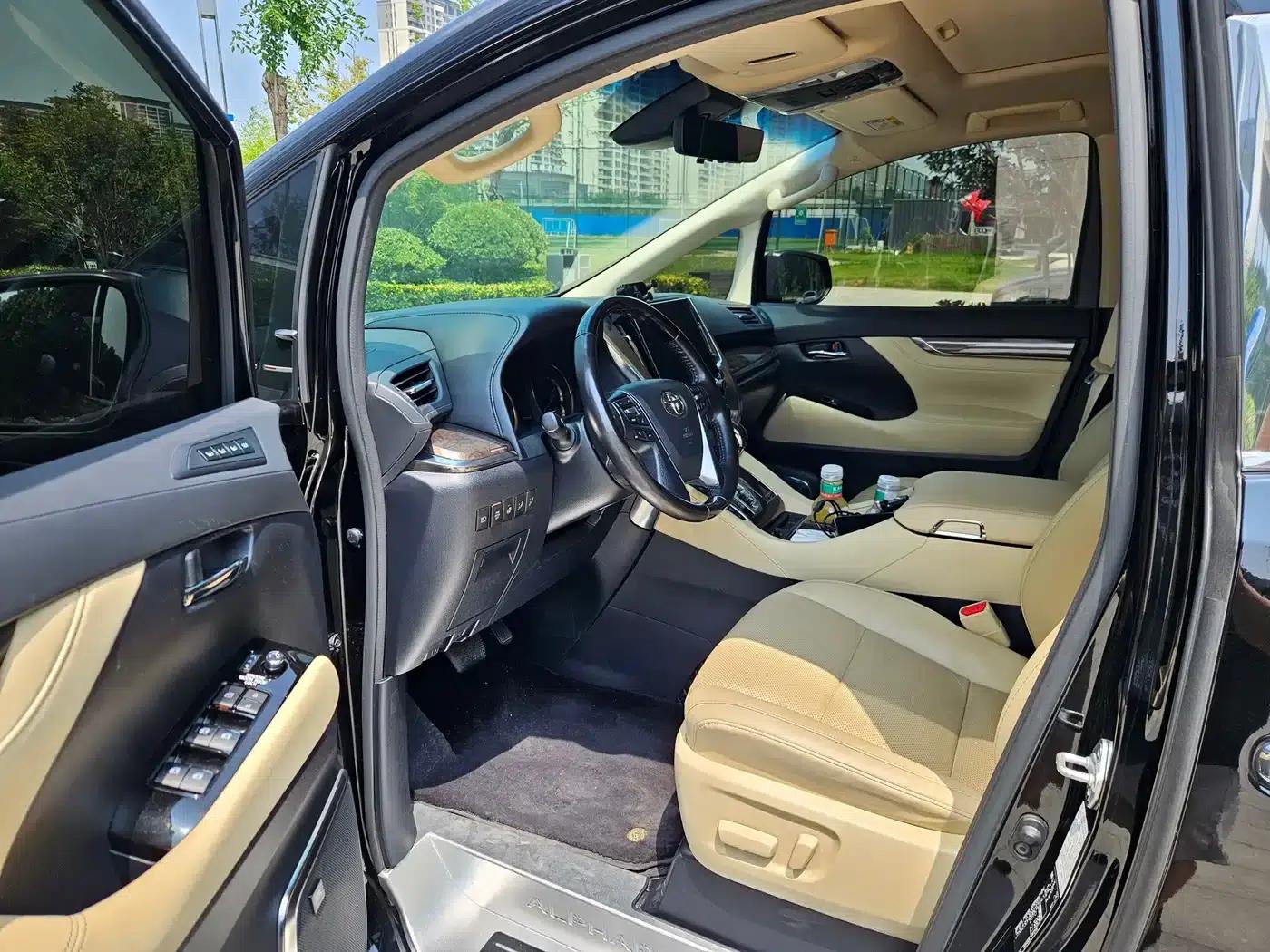 2022 Alphard 3.5L Premium Edition — миниатюра 4