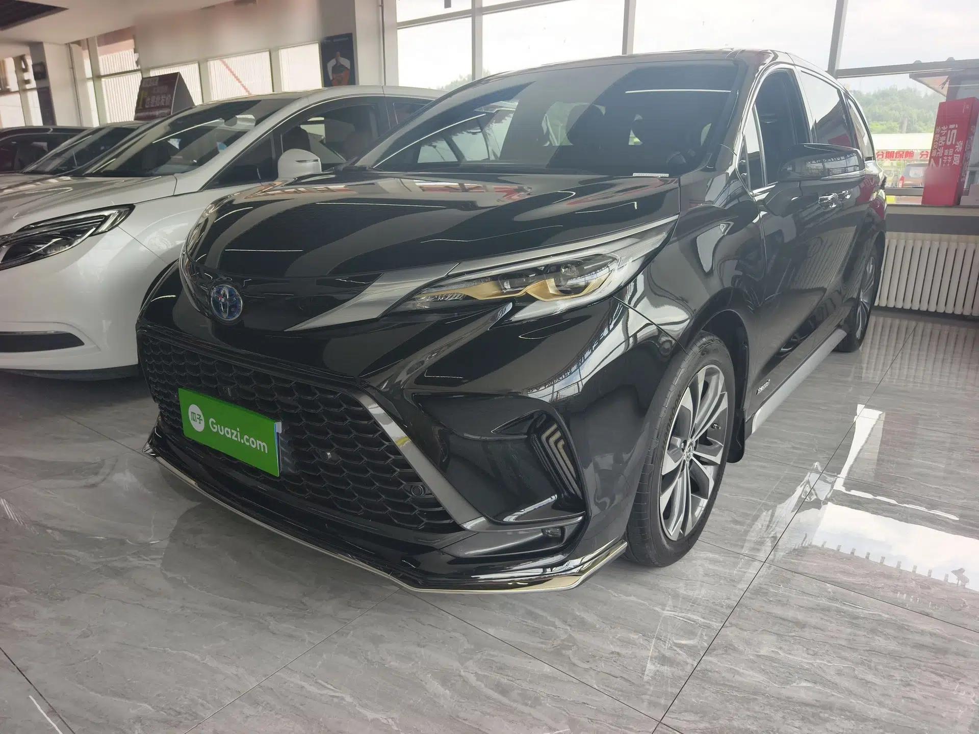 Toyota Granvia 2023 2.5L Hybrid Prestige VIP Edition — миниатюра 1