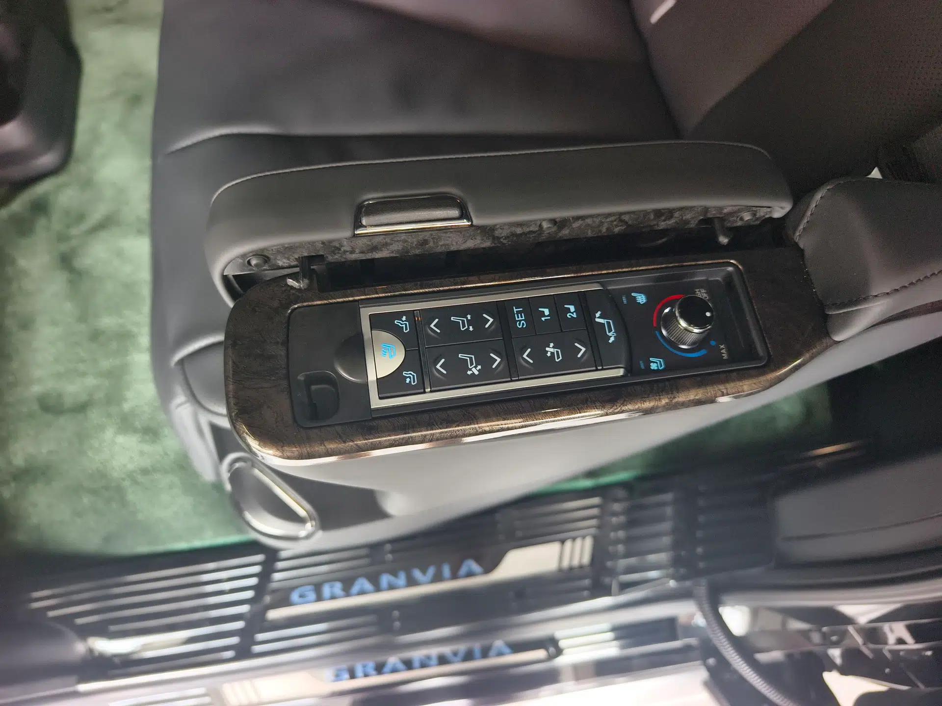 Toyota Granvia 2023 2.5L Hybrid Prestige VIP Edition — миниатюра 15