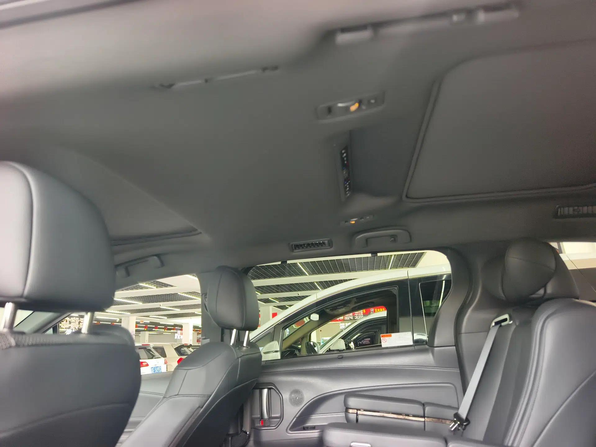 Toyota Granvia 2023 2.5L Hybrid Prestige VIP Edition — миниатюра 18