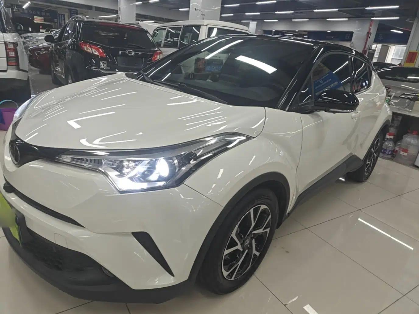 Toyota C-HR 2020 2.0L Leading Edition — миниатюра 1