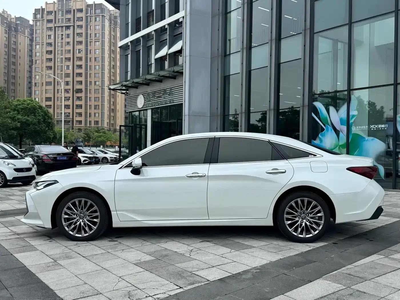2024 Toyota Avalon 2.0L Luxury Edition — миниатюра 3