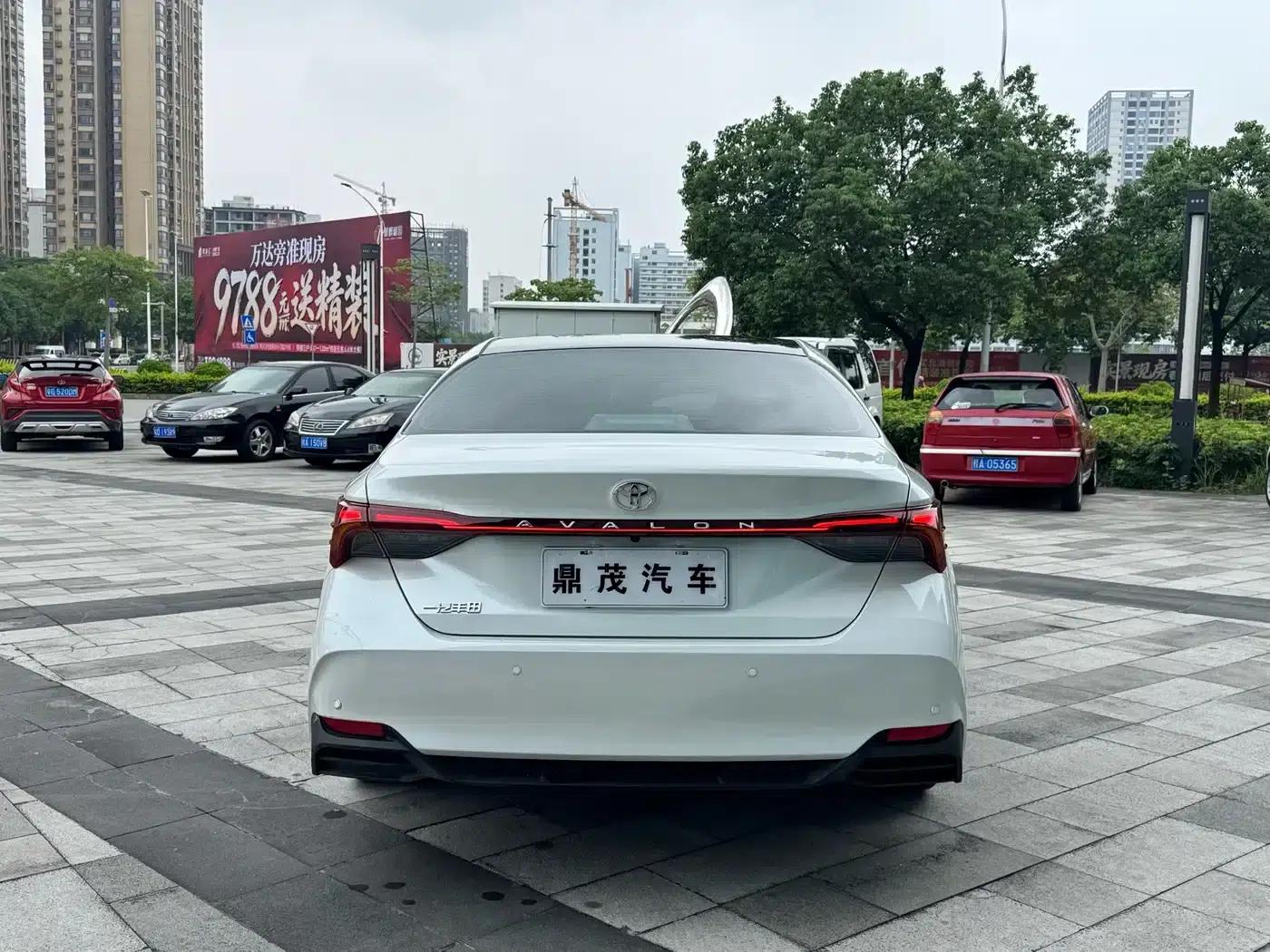 2024 Toyota Avalon 2.0L Luxury Edition — миниатюра 4