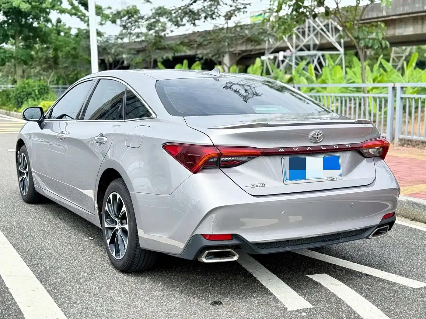 2023 Toyota Avalon 2.5L Luxury Edition — миниатюра 3