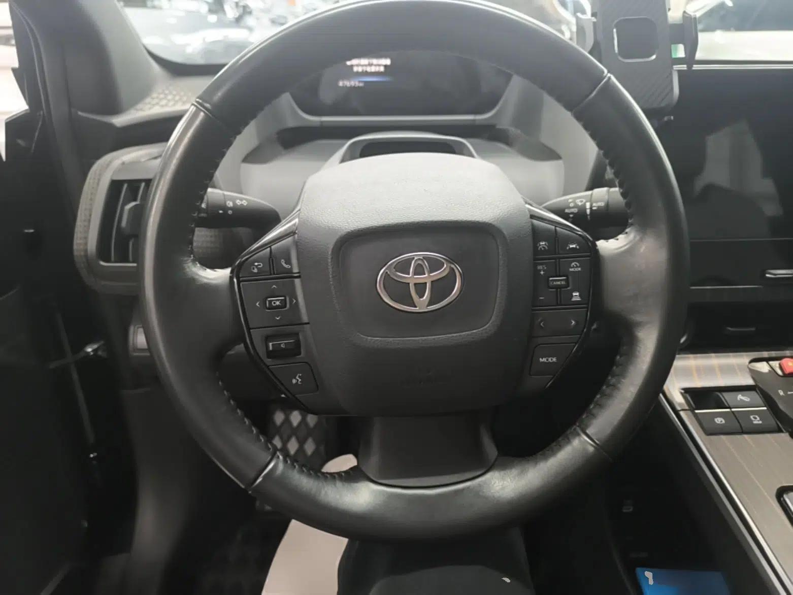 Toyota FAW bZ4X 2022 Four-Wheel-Drive High-Performance PRO Edition — миниатюра 13