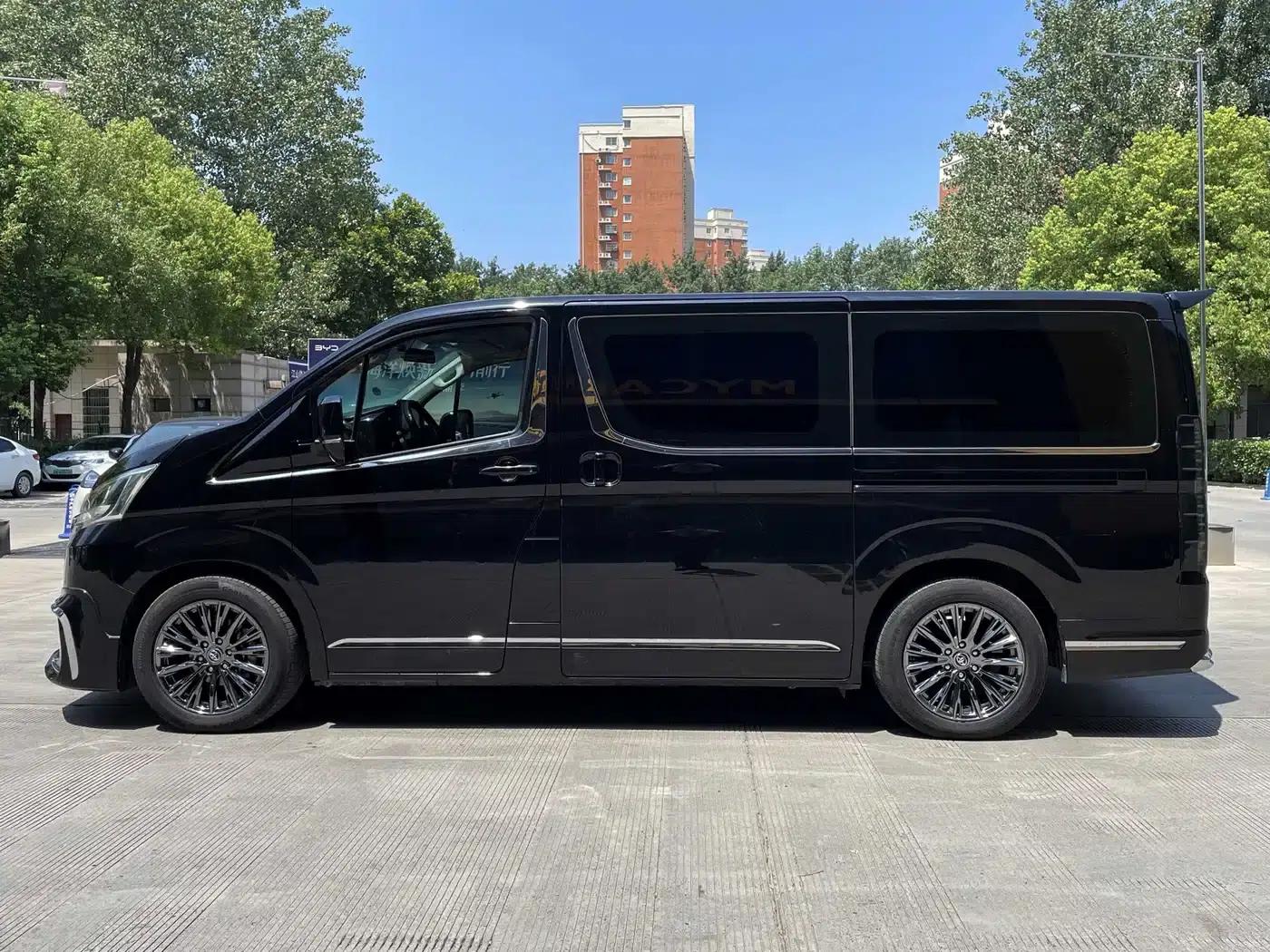 2023 HIACE 3.5L Middle East Edition — миниатюра 3