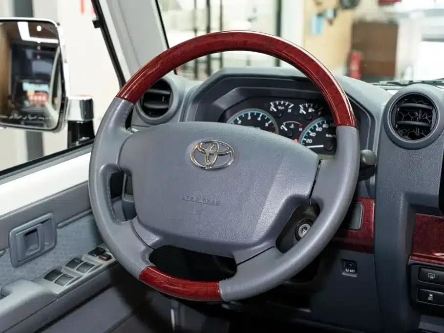 Land Cruiser (Imported) LC76 2023 Model 4.0L Manual — миниатюра 12