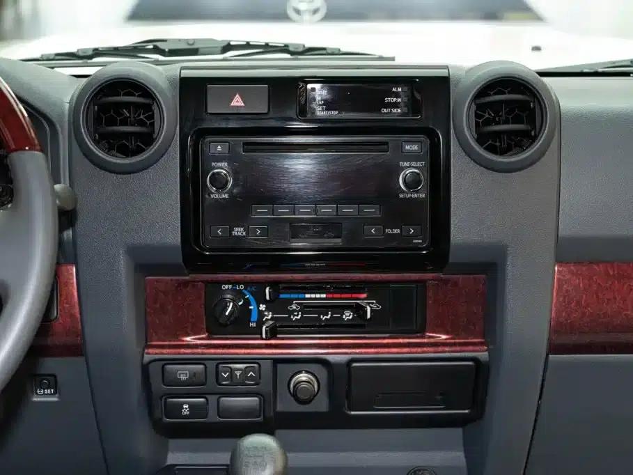Land Cruiser (Imported) LC76 2023 Model 4.0L Manual — миниатюра 13