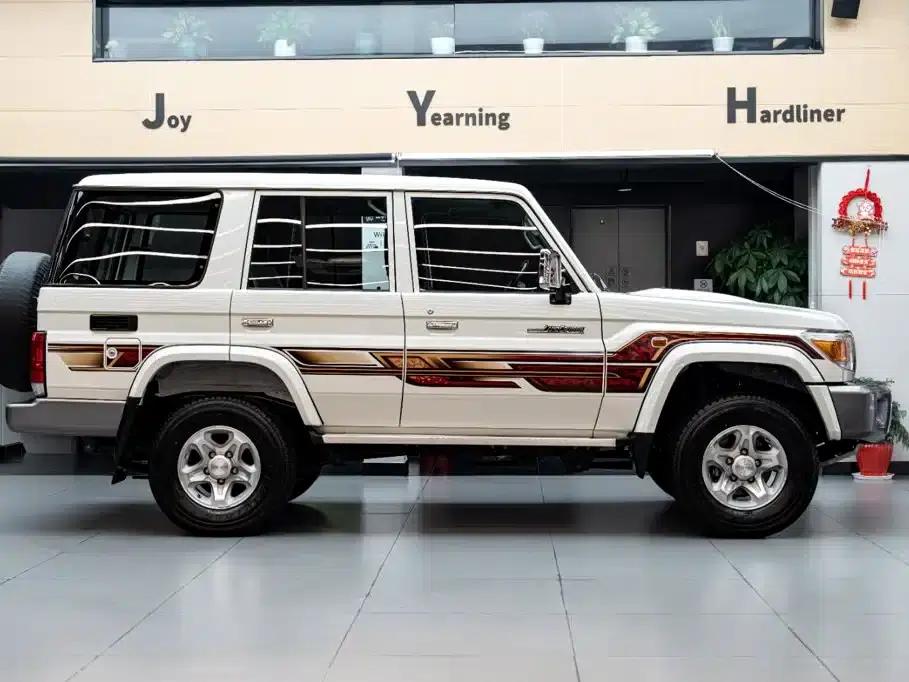 Land Cruiser (Imported) LC76 2023 Model 4.0L Manual — миниатюра 3