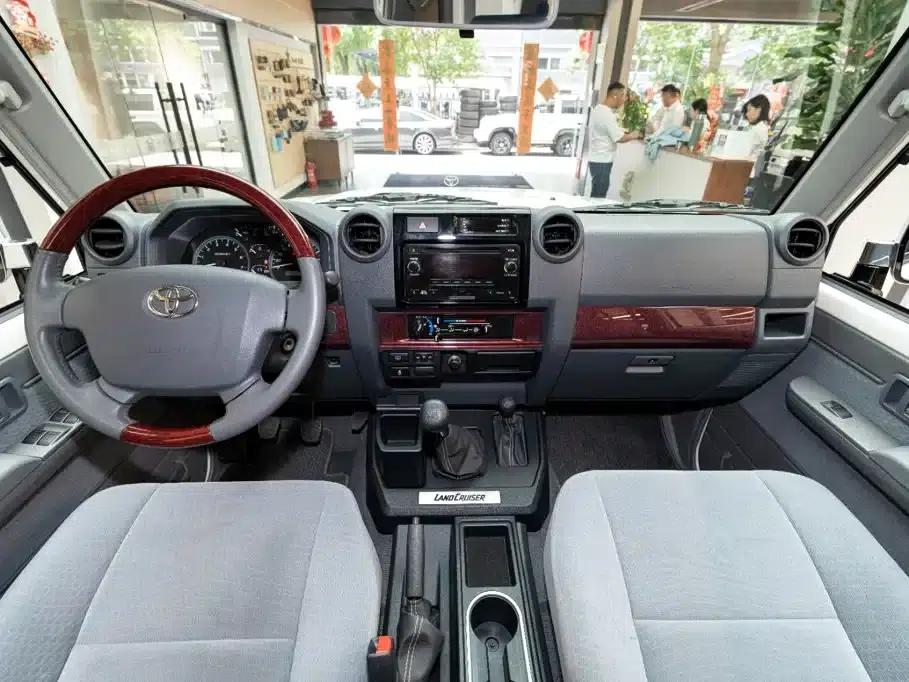 Land Cruiser (Imported) LC76 2023 Model 4.0L Manual — миниатюра 8