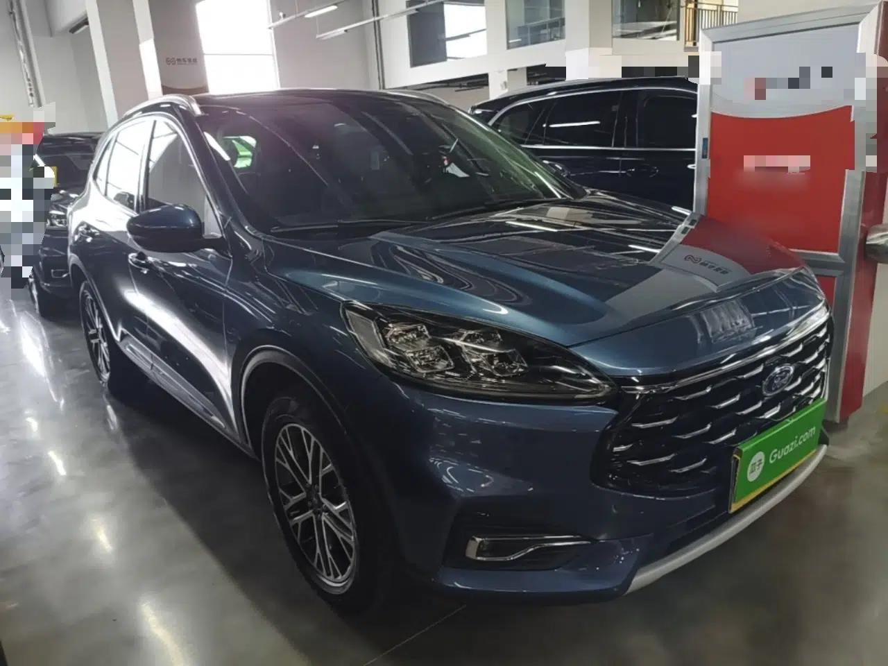 Ford Escape 2020 EcoBoost 245 Two-Wheel-Drive Titanium Edition — миниатюра 3