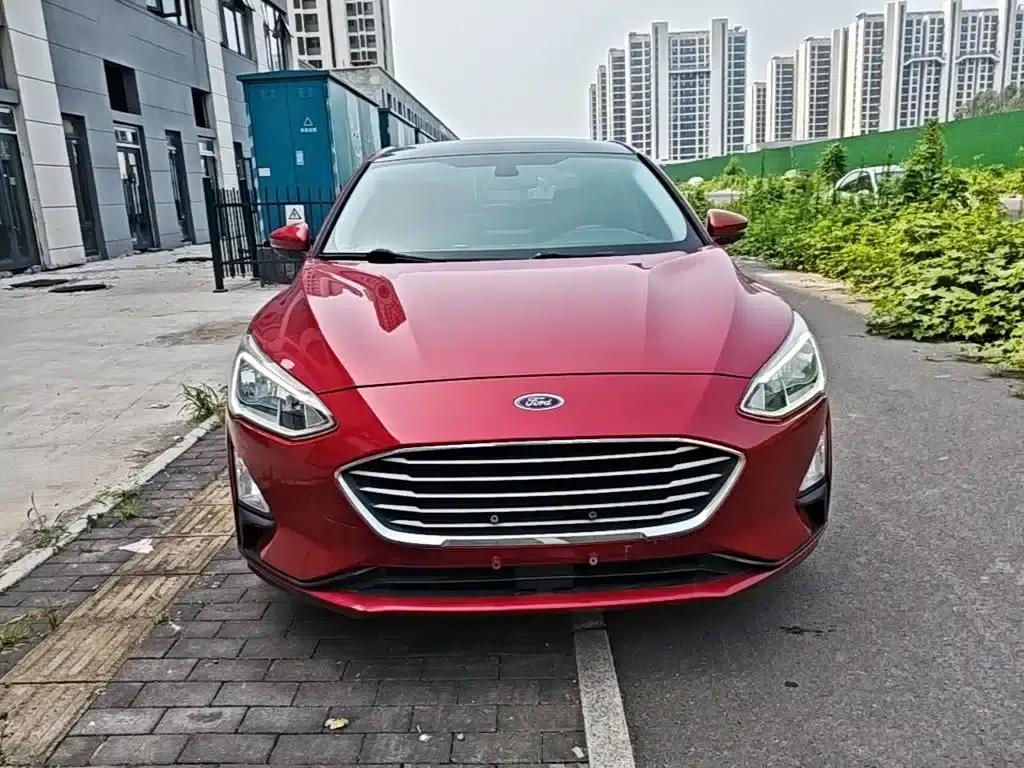 2019 Ford Focus Sedan EcoBoost 180 Automatic Trend Edition — миниатюра 3