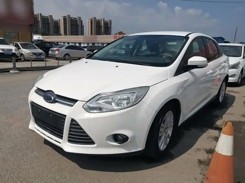 Ford Focus 2012 Sedan 1.6L Automatic Comfort — миниатюра 2