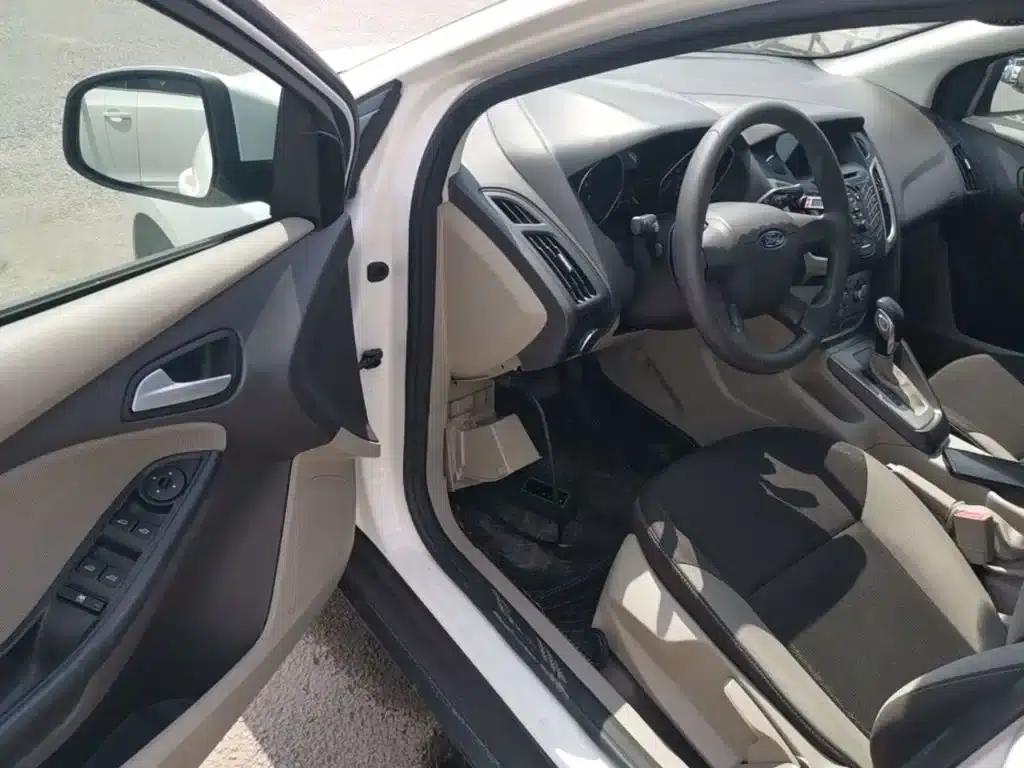 Ford Focus 2012 Sedan 1.6L Automatic Comfort — миниатюра 16
