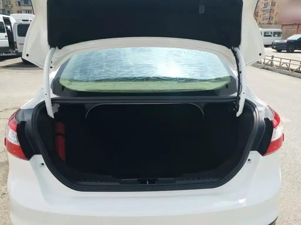 Ford Focus 2012 Sedan 1.6L Automatic Comfort — миниатюра 19