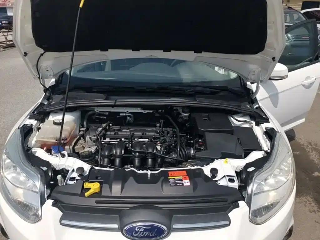 Ford Focus 2012 Sedan 1.6L Automatic Comfort — миниатюра 20