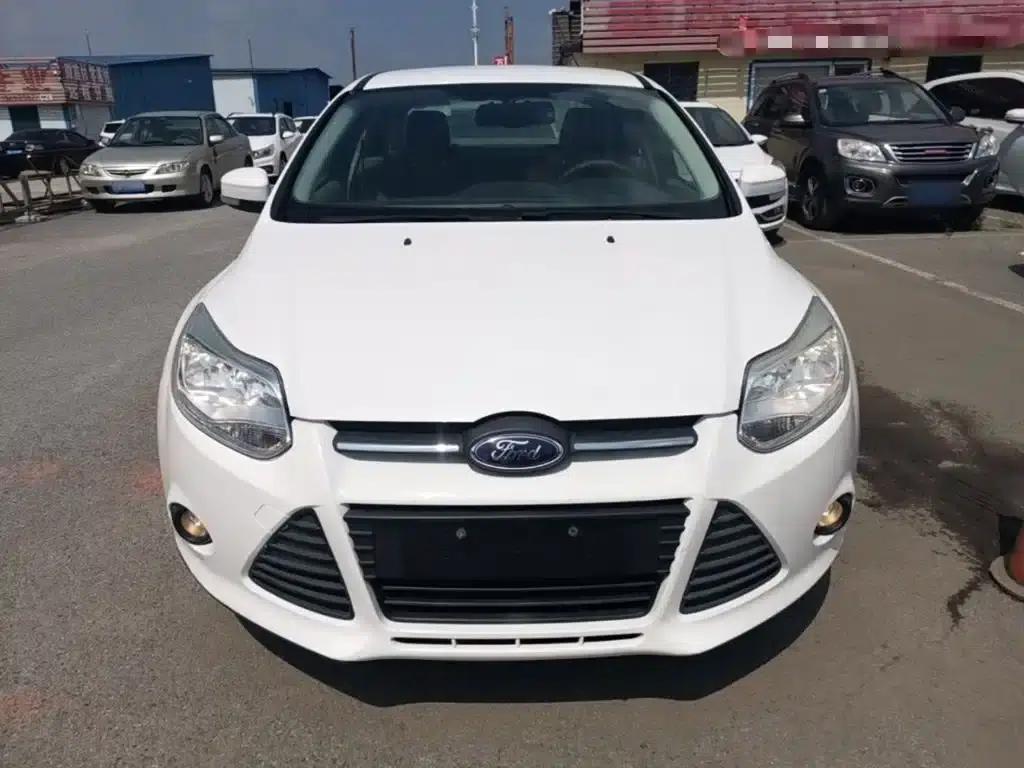 Ford Focus 2012 Sedan 1.6L Automatic Comfort — миниатюра 3