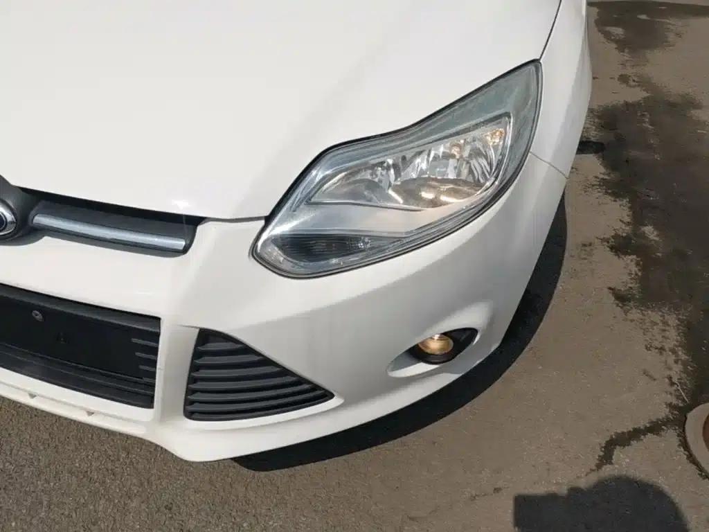 Ford Focus 2012 Sedan 1.6L Automatic Comfort — миниатюра 24