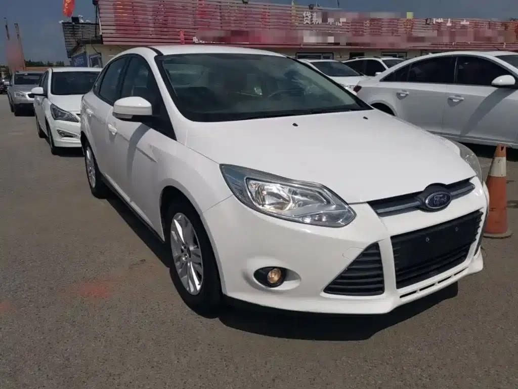 Ford Focus 2012 Sedan 1.6L Automatic Comfort — миниатюра 4
