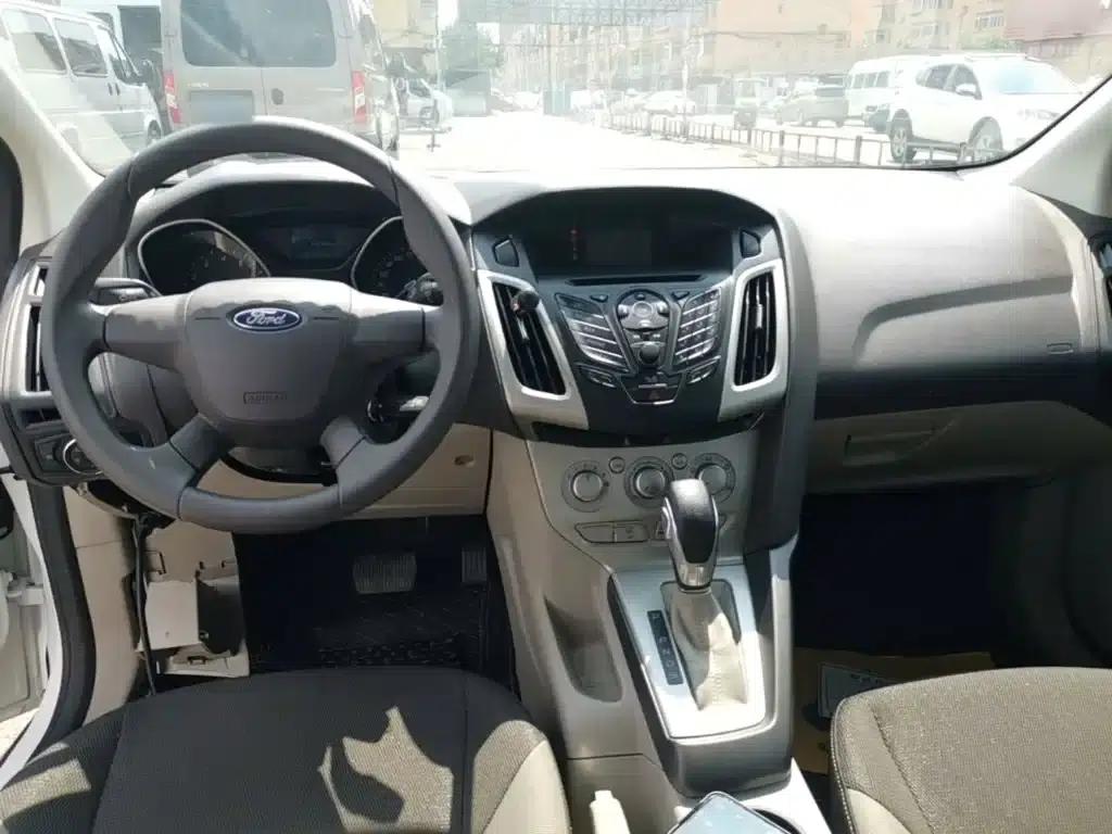 Ford Focus 2012 Sedan 1.6L Automatic Comfort — миниатюра 10