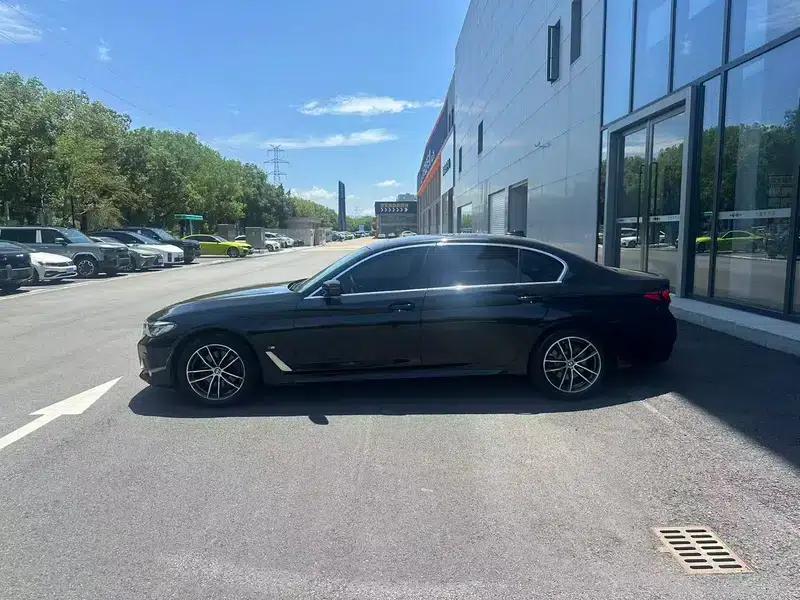 2023 BMW 5 Series Facelift 530Li Leading Edition M Sport Package — миниатюра 3