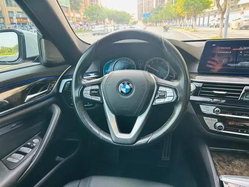 2018 BMW 5 Series 525Li M Sport Package — миниатюра 12