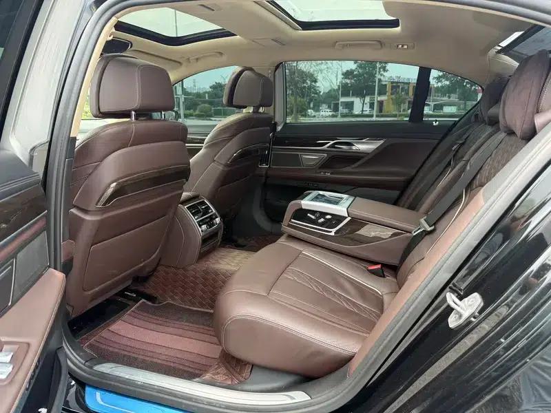 2019 BMW 7 Series 730Li Luxury Package — миниатюра 13