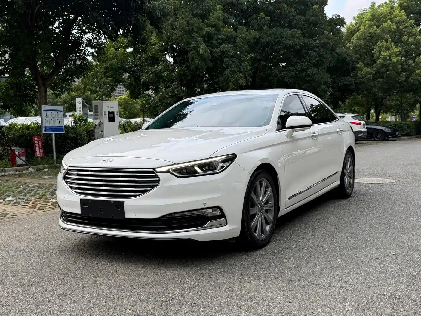 2019 Taurus EcoBoost 245 Premium Edition — миниатюра 1