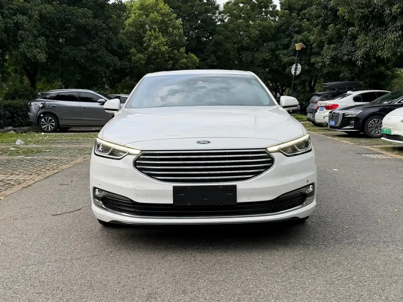 2019 Taurus EcoBoost 245 Premium Edition — миниатюра 2