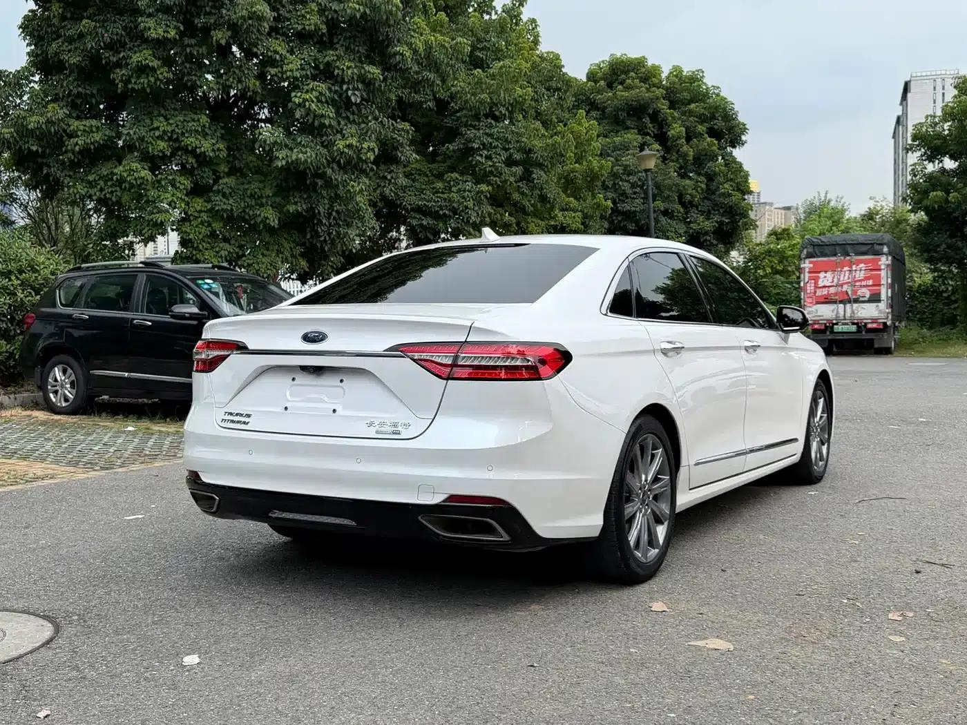 2019 Taurus EcoBoost 245 Premium Edition — миниатюра 20