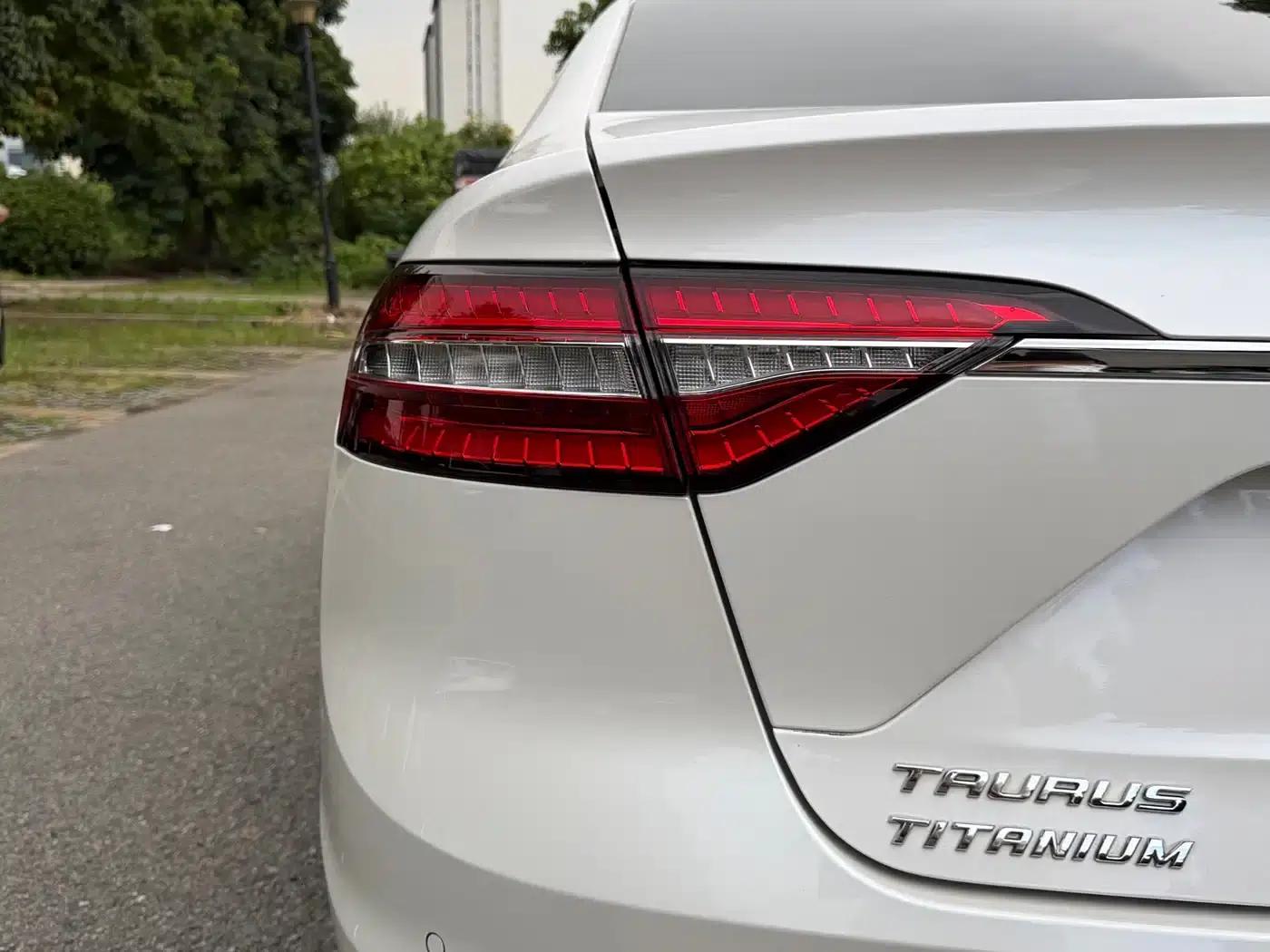 2019 Taurus EcoBoost 245 Premium Edition — миниатюра 23