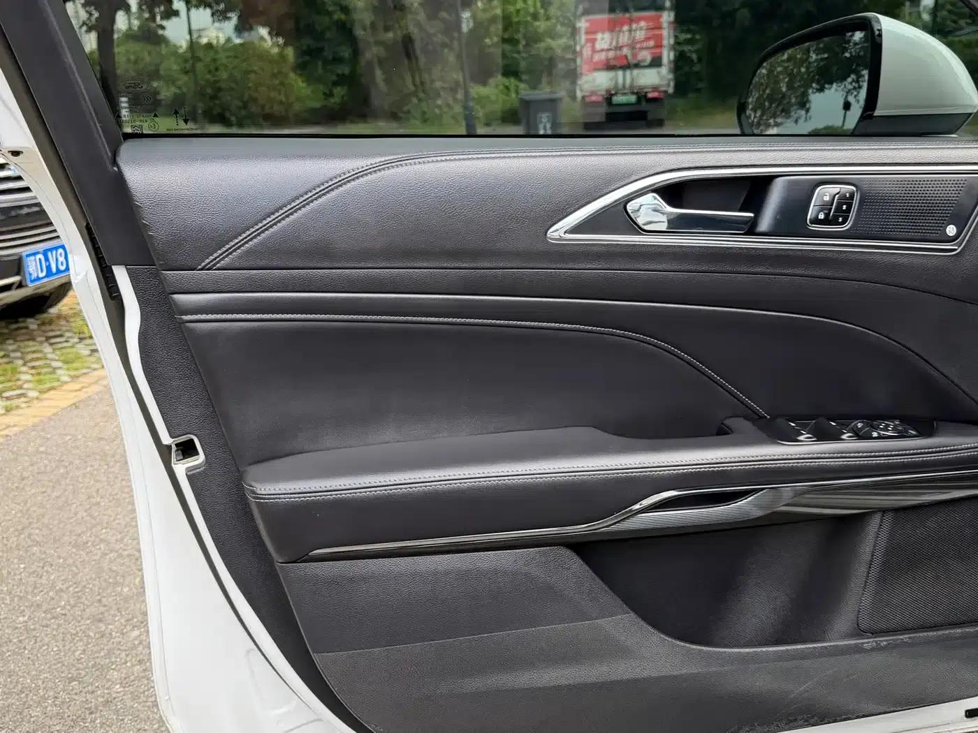 2019 Taurus EcoBoost 245 Premium Edition — миниатюра 6