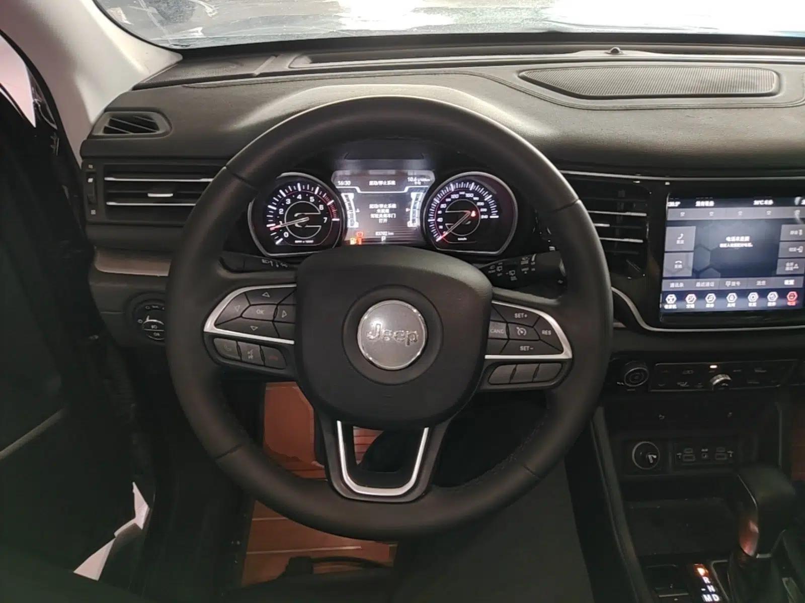 Jeep Commander 2018 2.0T Two-Wheel Drive Enjoy Edition China V — миниатюра 13