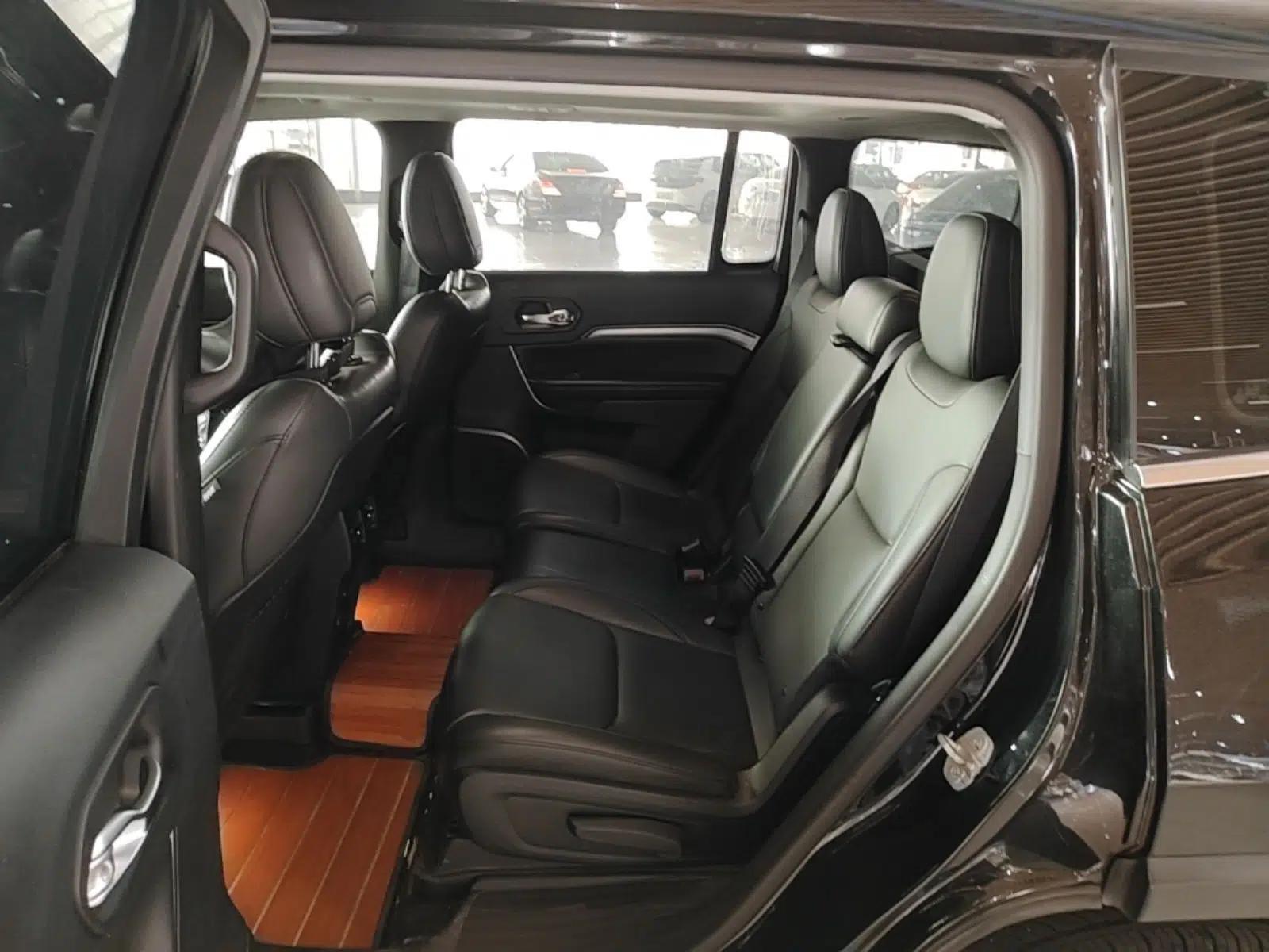 Jeep Commander 2018 2.0T Two-Wheel Drive Enjoy Edition China V — миниатюра 20
