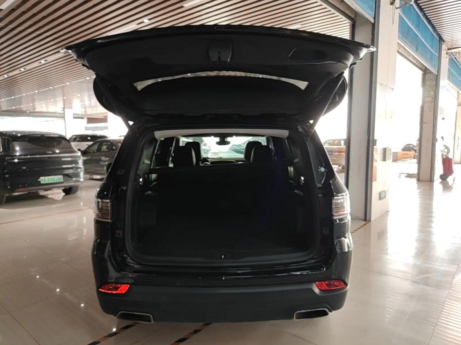 Jeep Commander 2018 2.0T Two-Wheel Drive Enjoy Edition China V — миниатюра 22