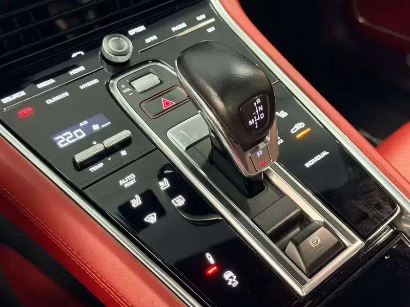2017 Panamera E-Hybrid, Panamera 4 E-Hybrid Executive Long Wheelbase 2.9T — миниатюра 17