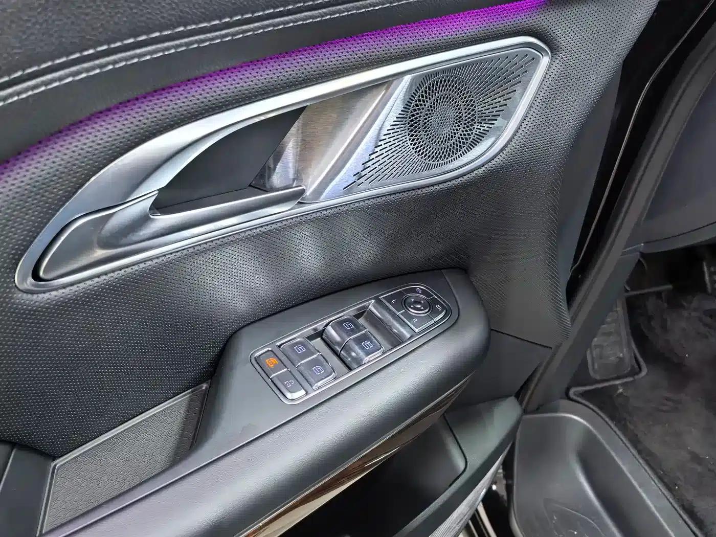 Hongqi HQ9 PHEV 2024 2.0T AWD Luxury Edition — миниатюра 16