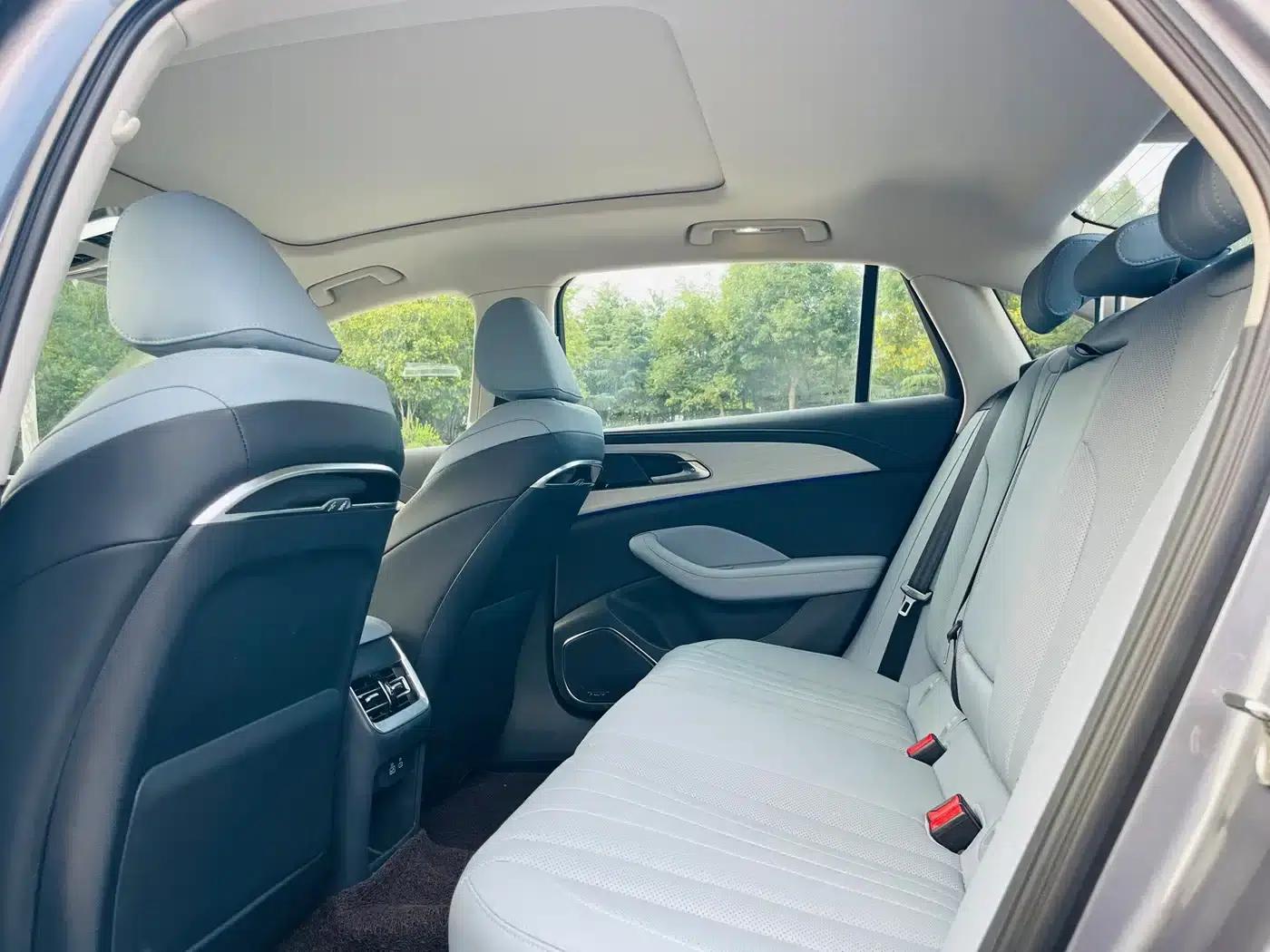 Hongqi H5 PHEV 2025 Model 170 Super Hybrid — миниатюра 11