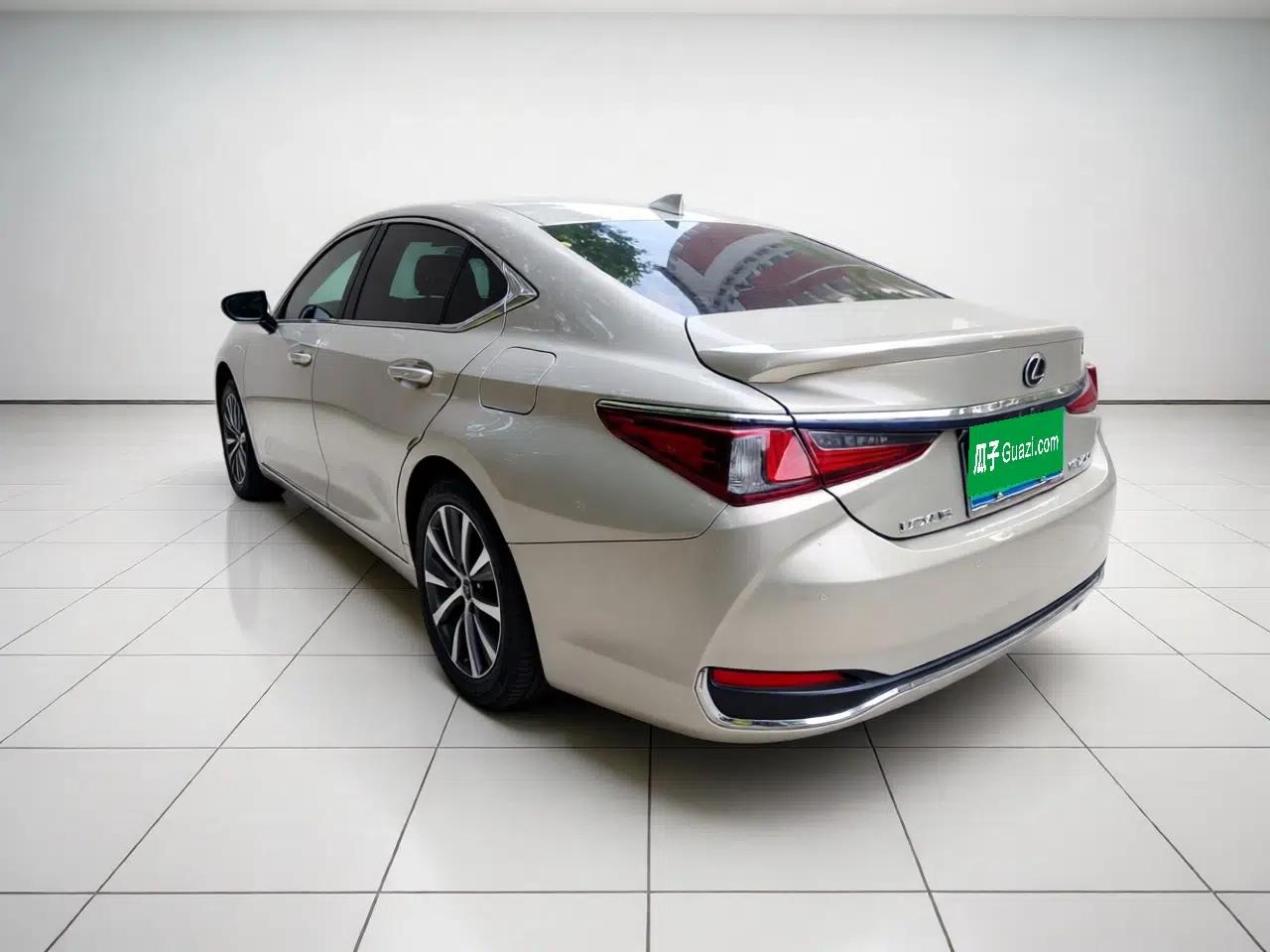 Lexus ES 2020 200 Excellence Edition — миниатюра 4