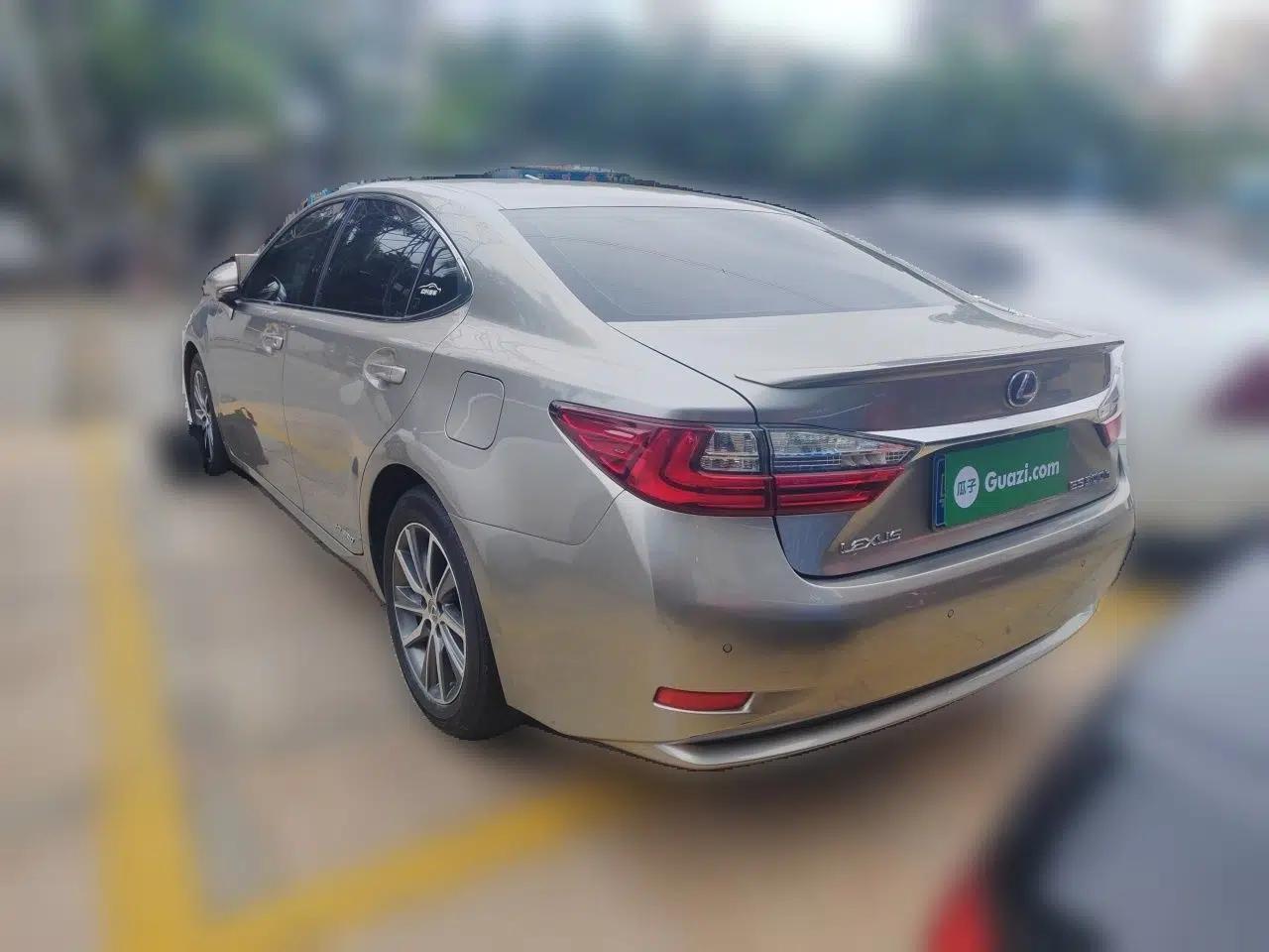 Lexus ES 2015 300h Comfort Edition — миниатюра 4