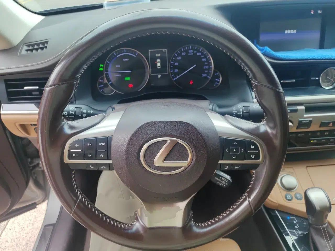 Lexus ES 2015 300h Comfort Edition — миниатюра 10