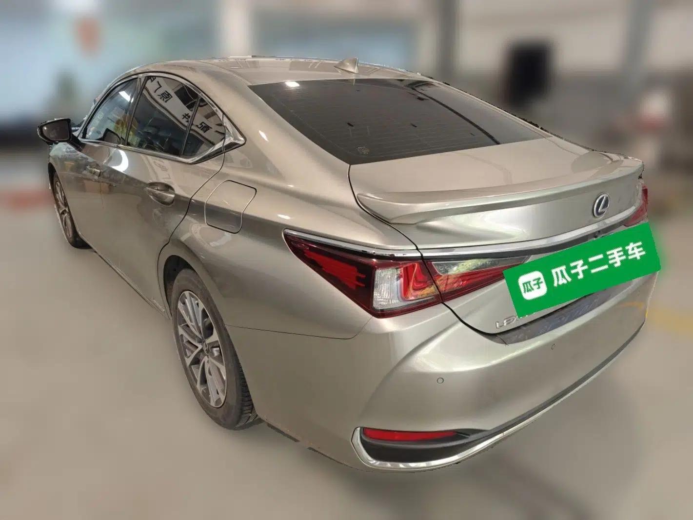 Lexus ES 2022 300h Excellence Edition — миниатюра 4