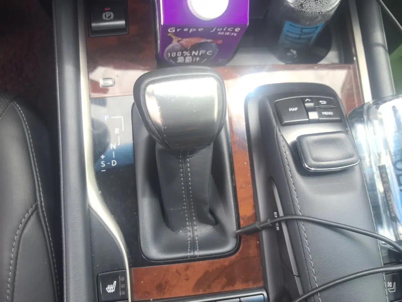 Lexus LX Lexus LX570, imported, 5.7-liter engine, eight seats. — миниатюра 14