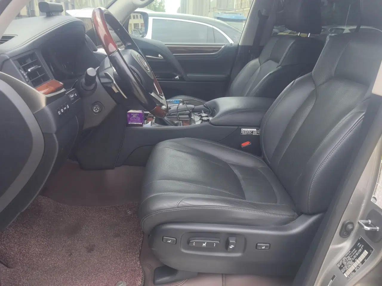 Lexus LX Lexus LX570, imported, 5.7-liter engine, eight seats. — миниатюра 15