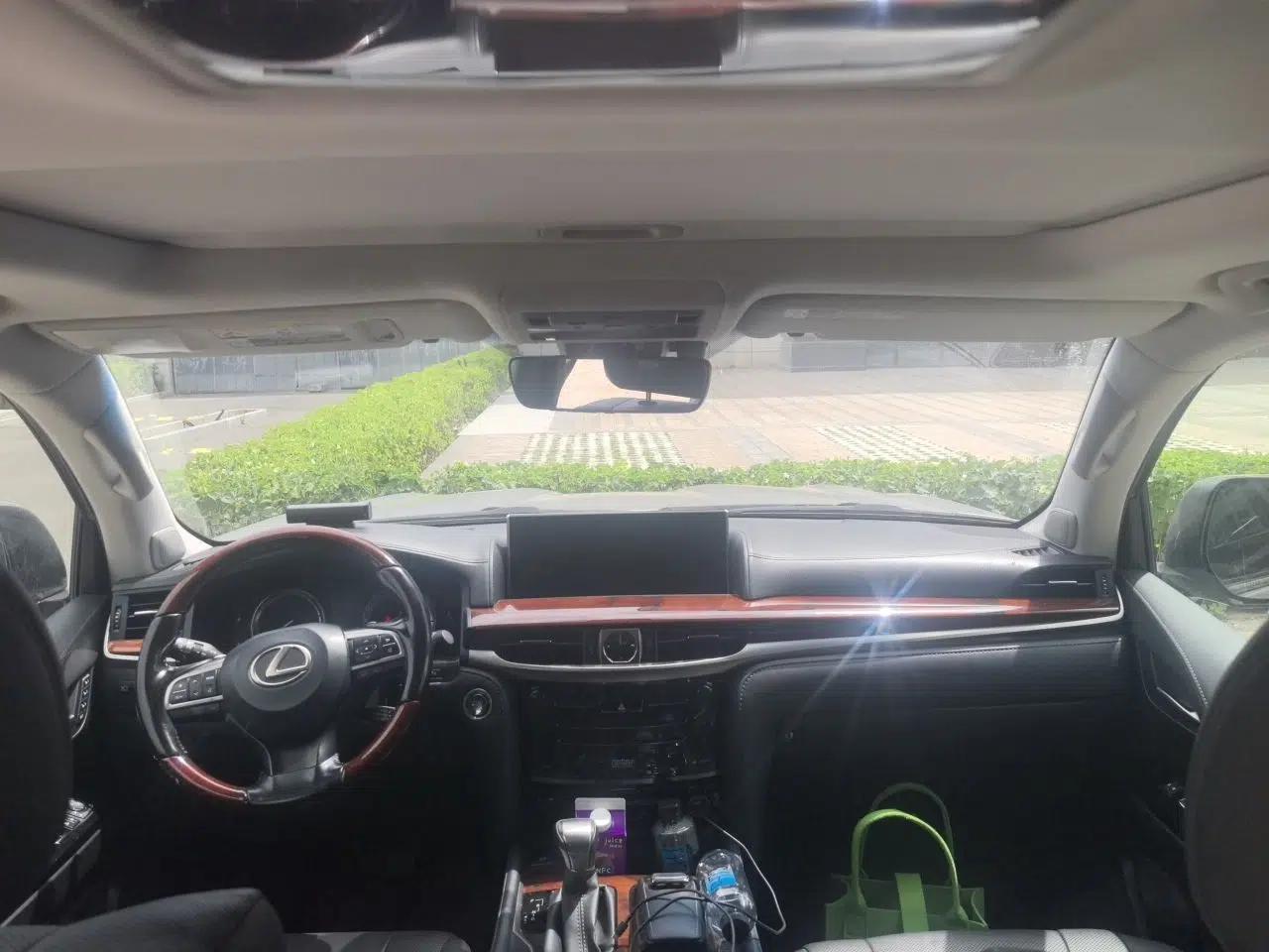 Lexus LX Lexus LX570, imported, 5.7-liter engine, eight seats. — миниатюра 18