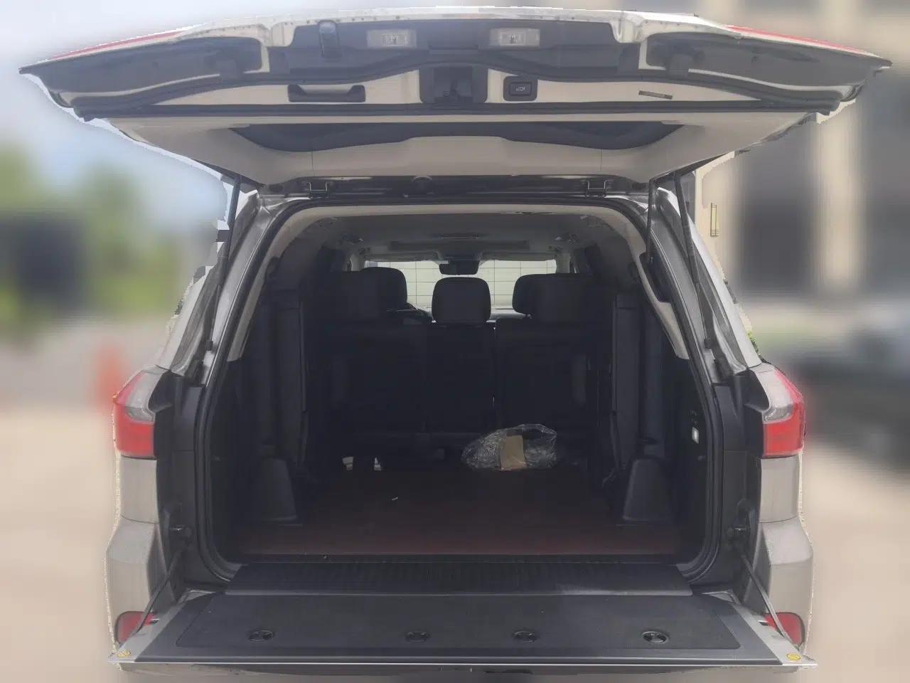 Lexus LX Lexus LX570, imported, 5.7-liter engine, eight seats. — миниатюра 19